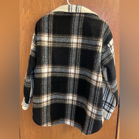 Shacket - Picture 2 of 2